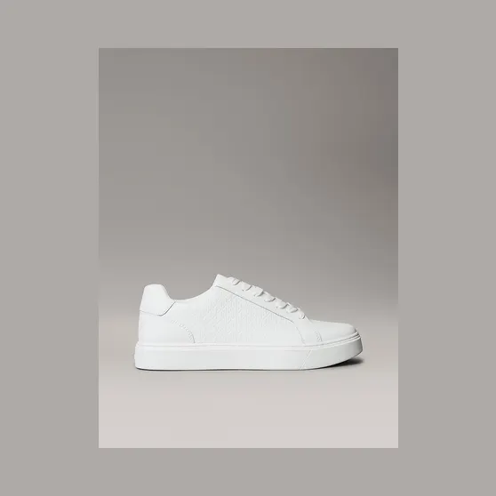 Calvin Klein Ck Baseline – Leather Signature “TRIPLE BRIGHT WHITE” (YM0YM014310K4)