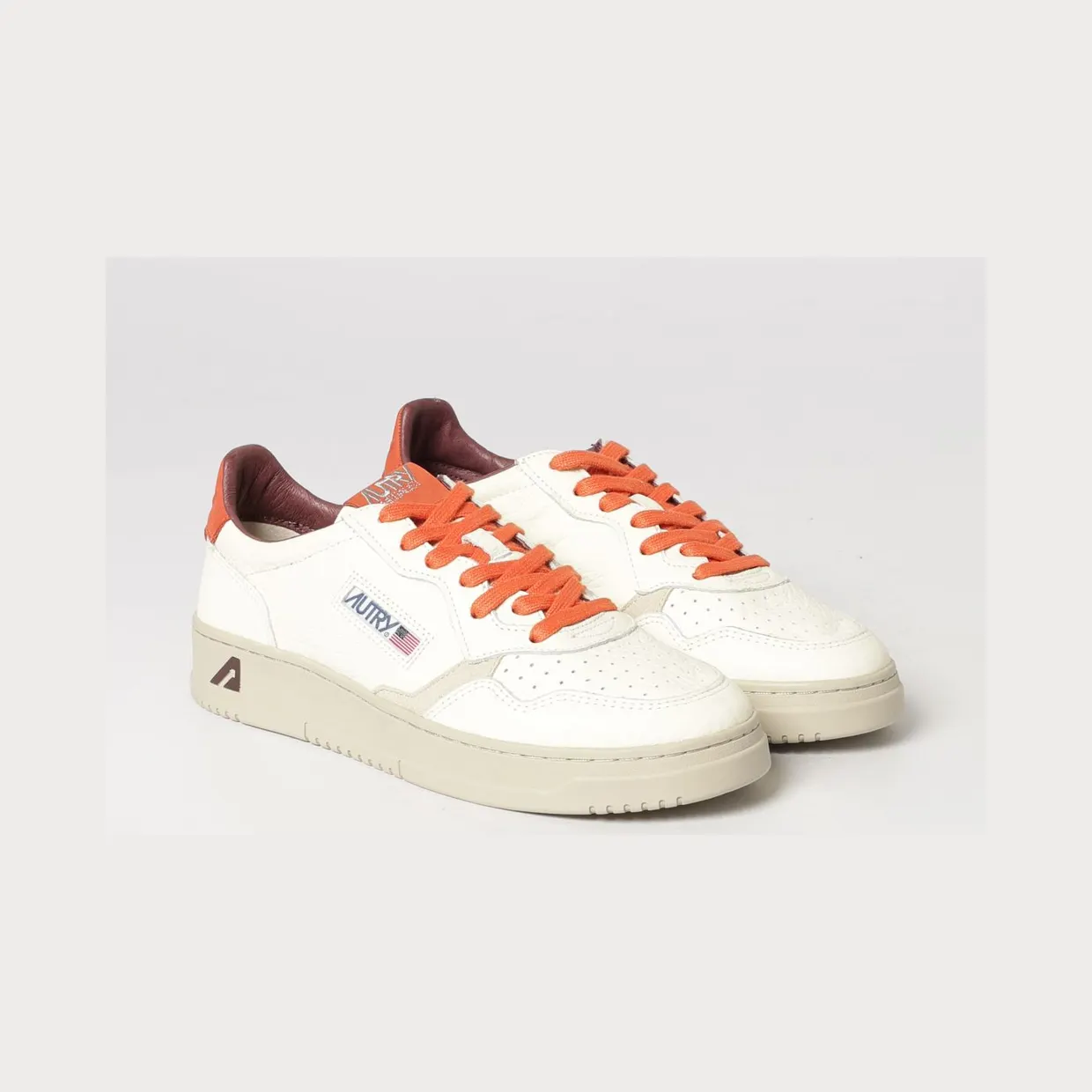 Autry Medalist Low Top Trainers in Bicolour Leather and Suede Red (AULMNE17)