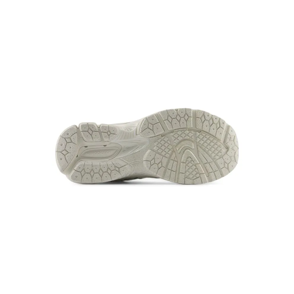New Balance 2002R Sea Salt Metallic Reflection (GC2002WH)