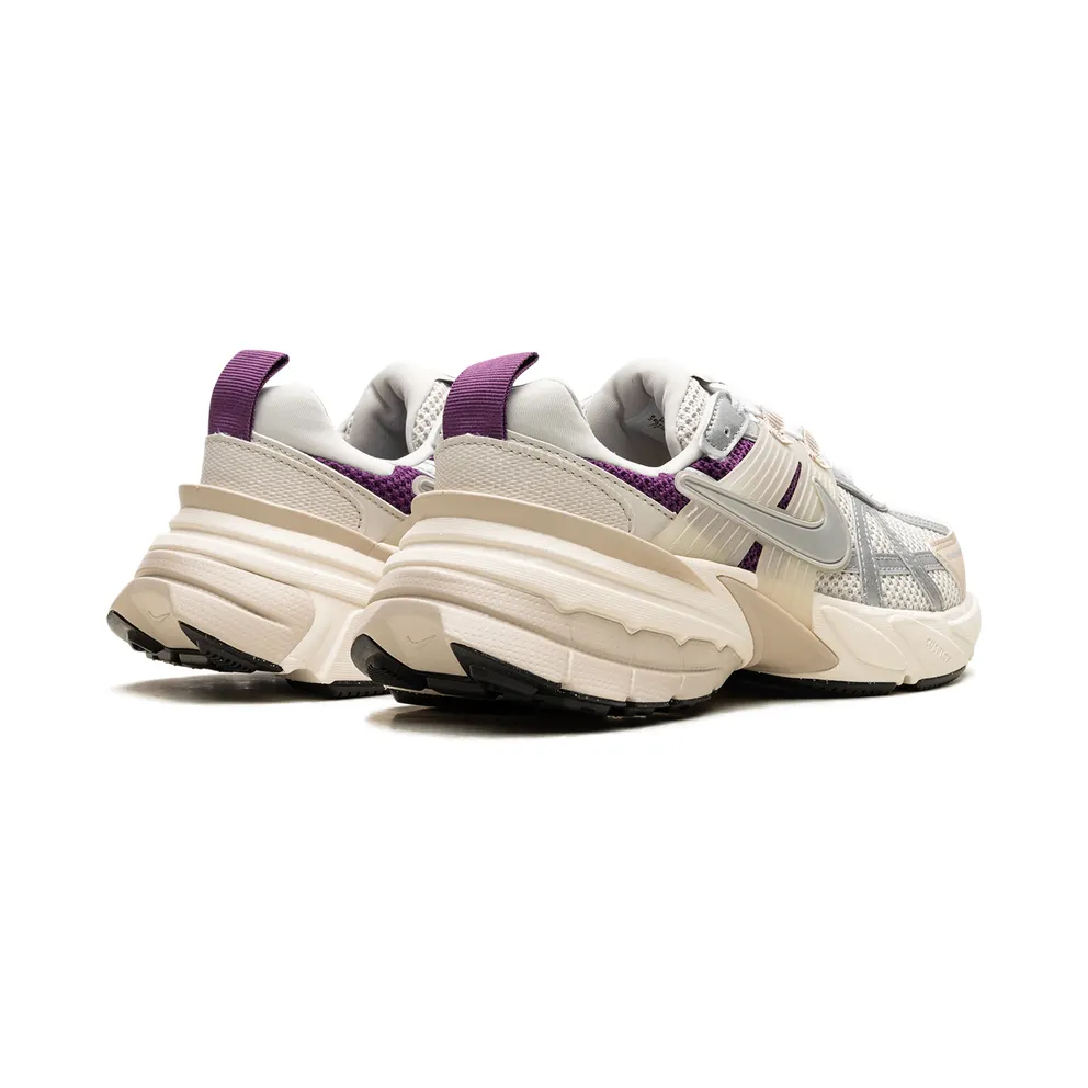Nike V2K Run Prm “Light Bone” (HF4305-072)