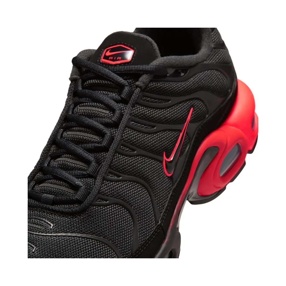 Nike Air Max Plus “Black / Bright Crimson” (IX0385-001)
