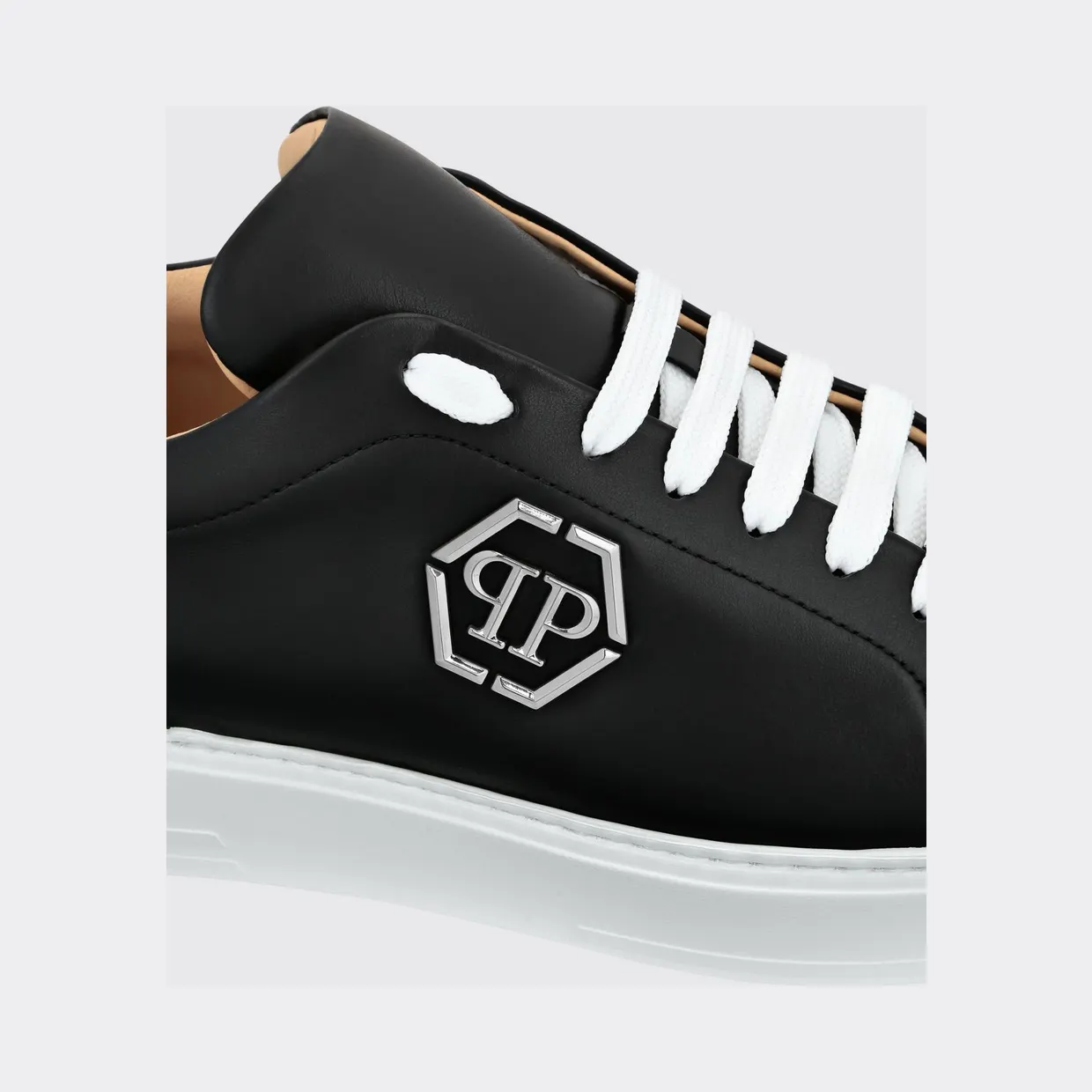 Philipp plein Low-Top Smooth Leather Sneakers with Hexagon Logo Patch Black (UACSUSC0507PLE010N02) (2)