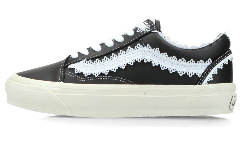 Vans Old Skool Coquette Black / White