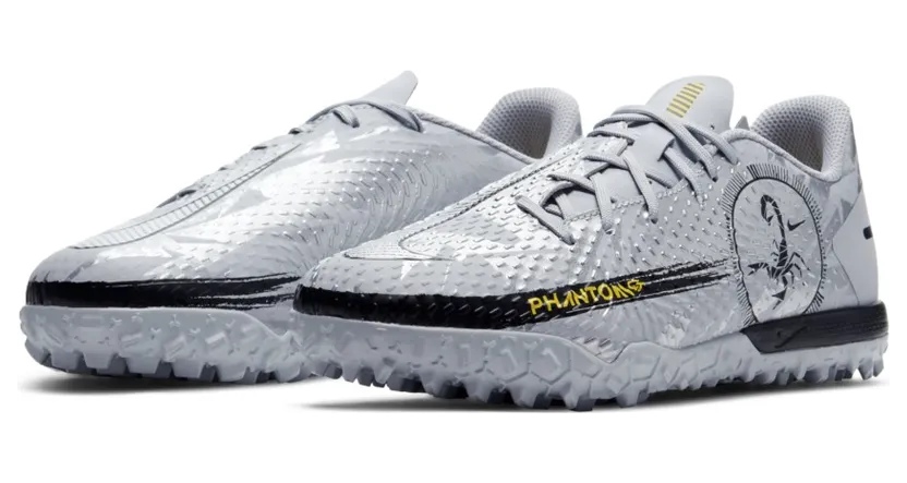 Nike Jr. Phantom Scorpion Academy TF Fußballschuh für Kunstrasen für jüngere/ältere Grau (DA2282-001)