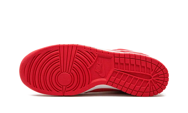 Nike Dunk Low “Hyper Red” (318019-604)