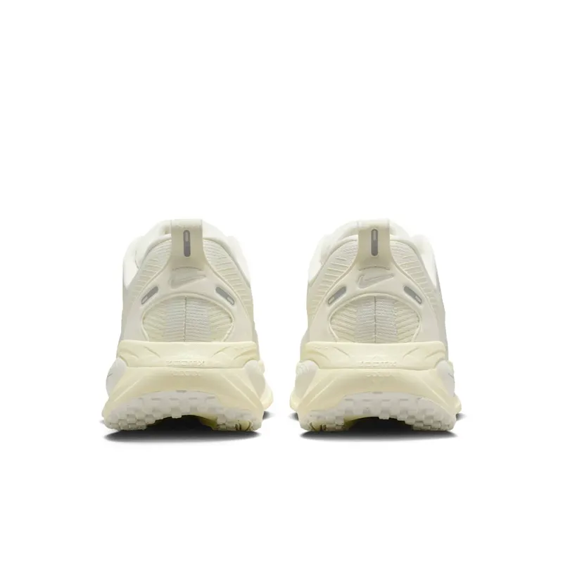 Nike Vomero 18 Sail Coconut Milk (HM6804-110)