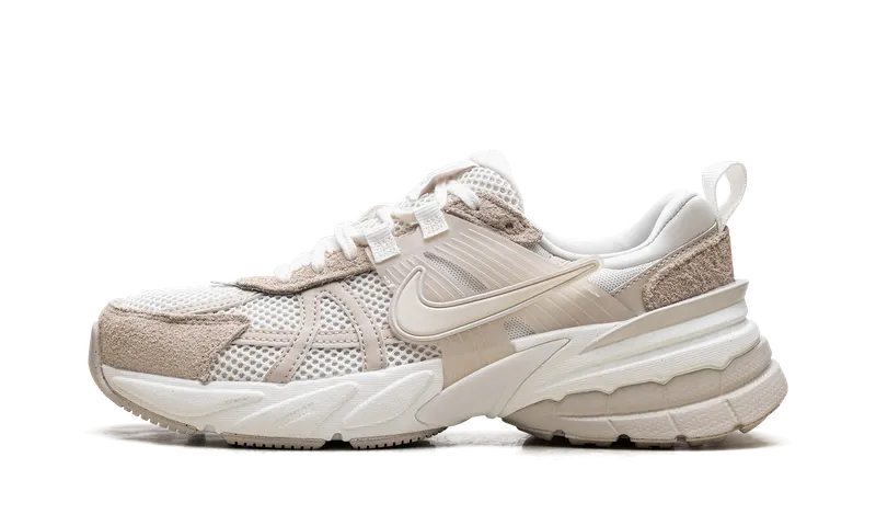 Nike V2K Run “Sail Sand Drift” (HV3917-133)