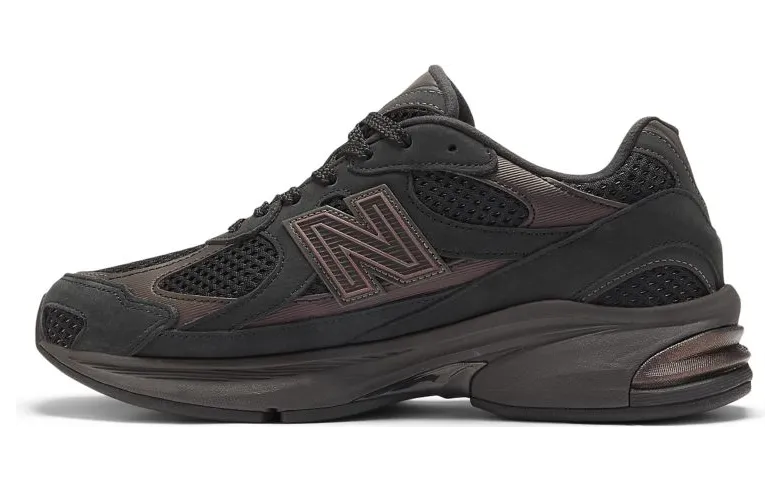 New Balance 2010 “Black Iridescent”: zwart met een olieglans (2)