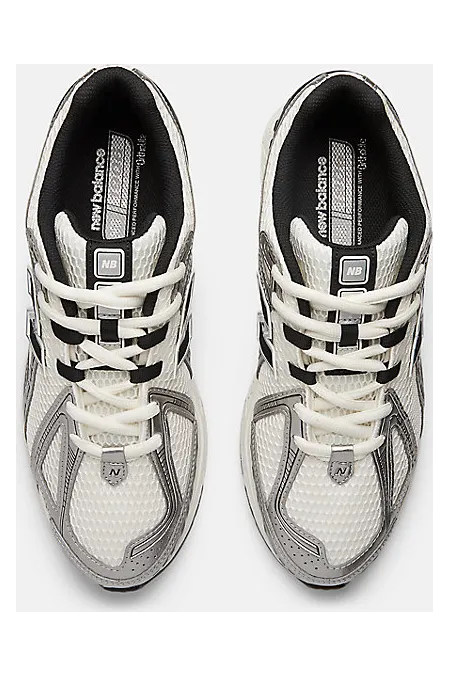 New Balance 1906R “Silver Metallic”: chroom op straatniveau (3)