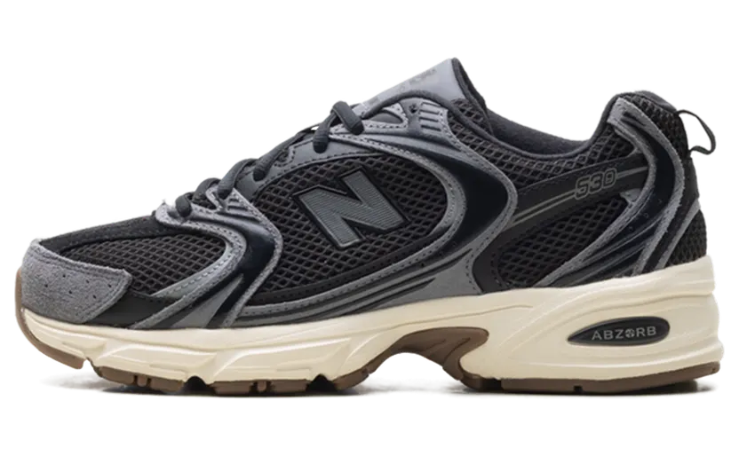 New Balance 530 “Black Gum”: de 530 die tegen het leven kan