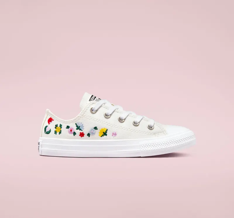 Converse Chuck Taylor All Star Floral Embroidery (A02211C)