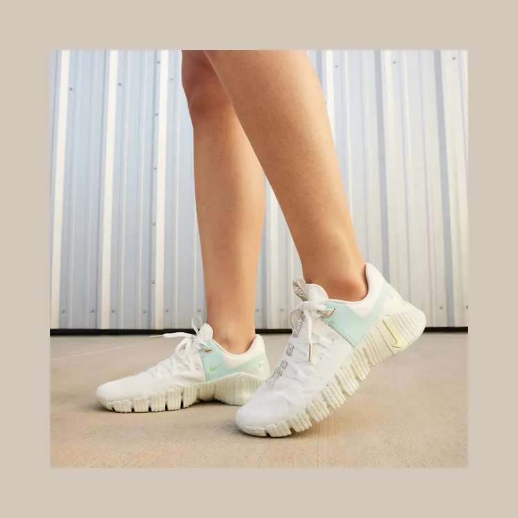 nike-free FJ1548-100