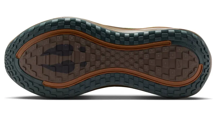 nike-vomero-plus IO7687-921