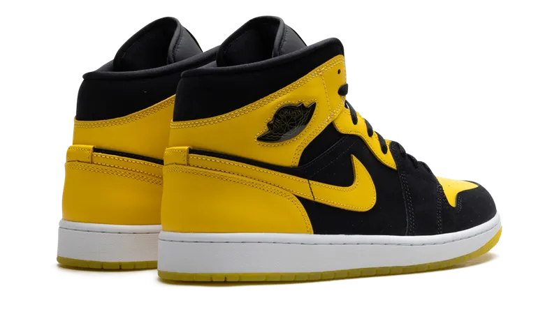 Air Jordan 1 Mid “New Love” (HJ6654-071)
