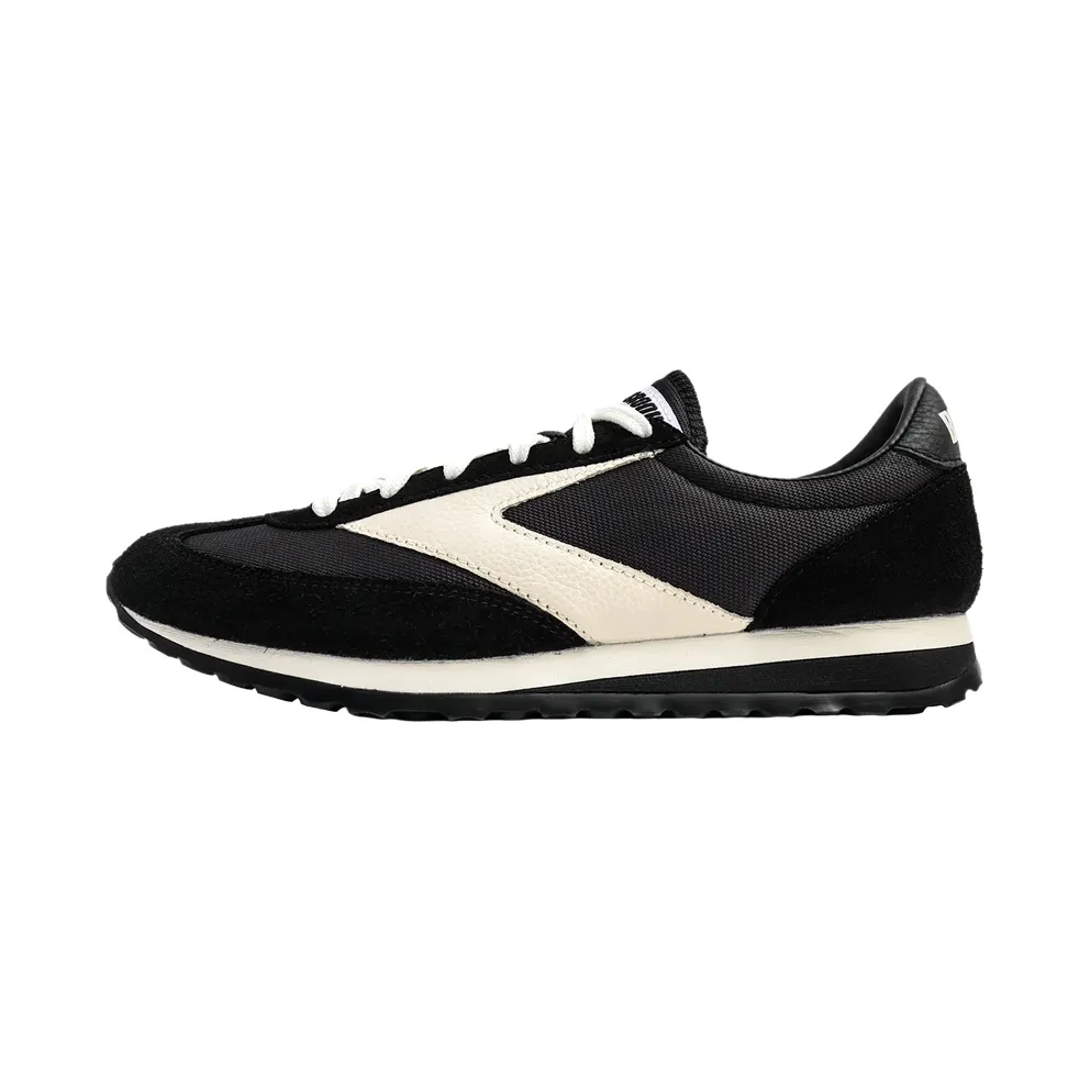 Brooks Vanguard “Black / Coconut Milk” (100059-020)