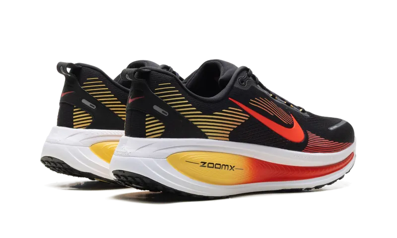 Nike Vomero 18 “Black / Bright Crimson / Light Crimson” (HM6803-016)