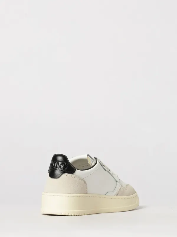 Autry Medalist Low in Smooth Calf Leather with Perforated Toe Black (AULWMA04)