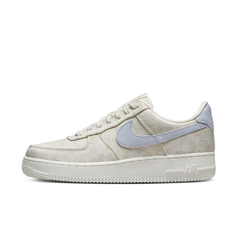 Nike AIR FORCE 1 ’07 SE JACQ “Flower Embroidery” (DR6402-900)