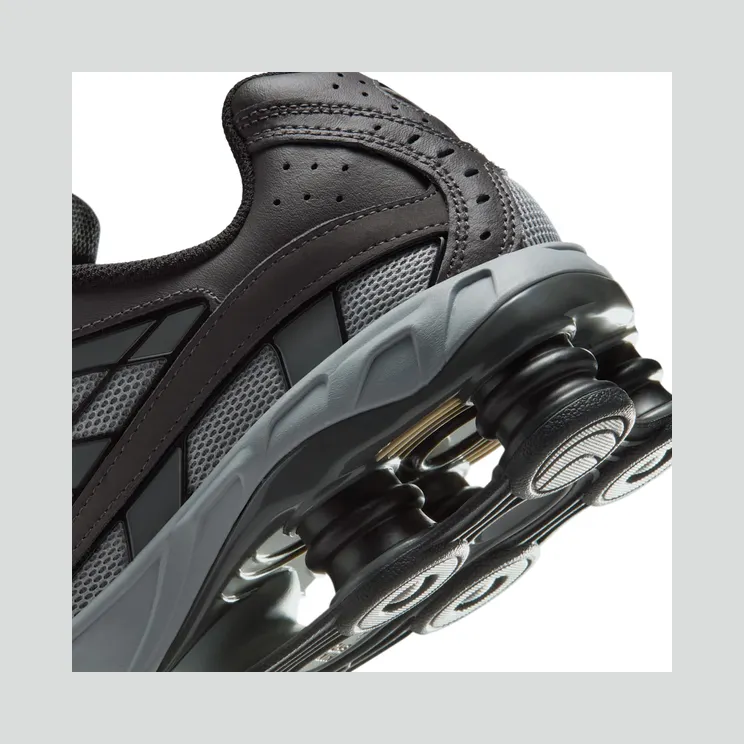 nike-shox IO4296-001