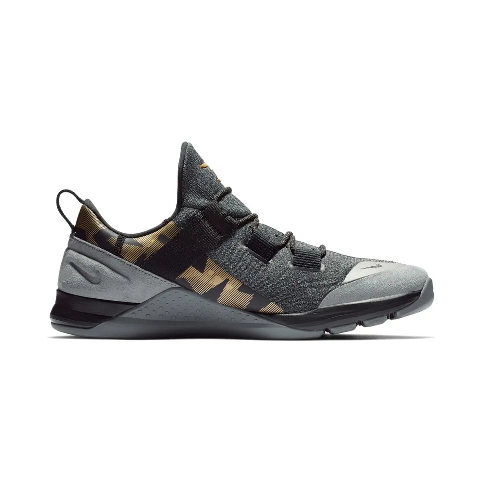 Nike Tech Trainer Russell Wilson Black/Cool Grey-Metallic Gold (AV6257-070)