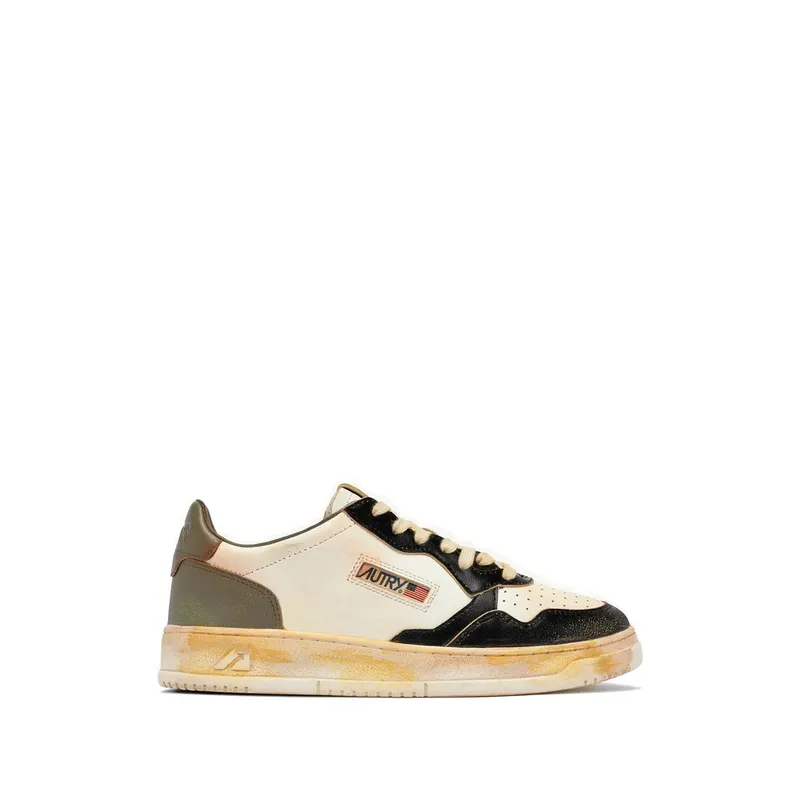 Autry Medalist Super Vintage Perforated-toe “White/Black” (AVLM SV06)