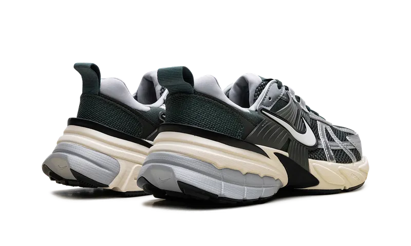 Nike V2K Run “Vintage Green” (HJ4497-300)