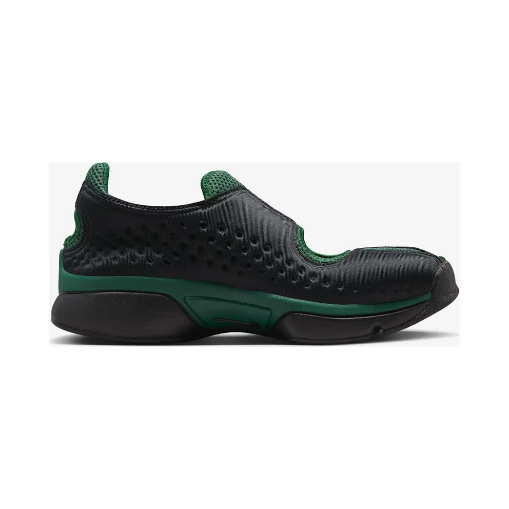 Nike Rift 2 – “Black / Team Dark Green / Fire Red” (IQ8006-002)