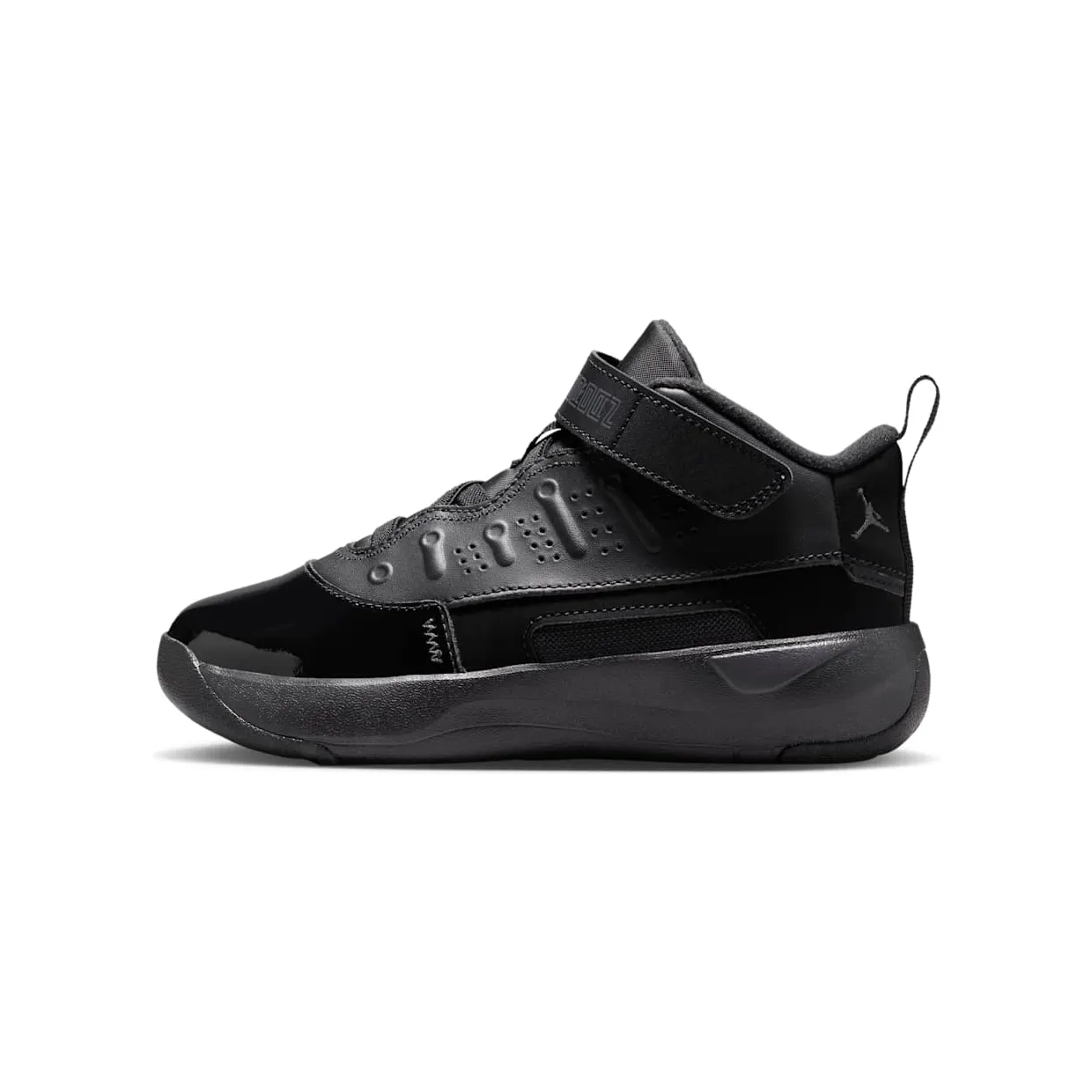 air-jordan-max-aura HQ2090-001