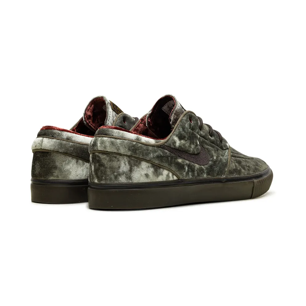 Nike SB Zoom Janoski OG+ SE “Medium Olive Baroque Brown Dark Team Red Velvet Brown” (FZ1302-200)