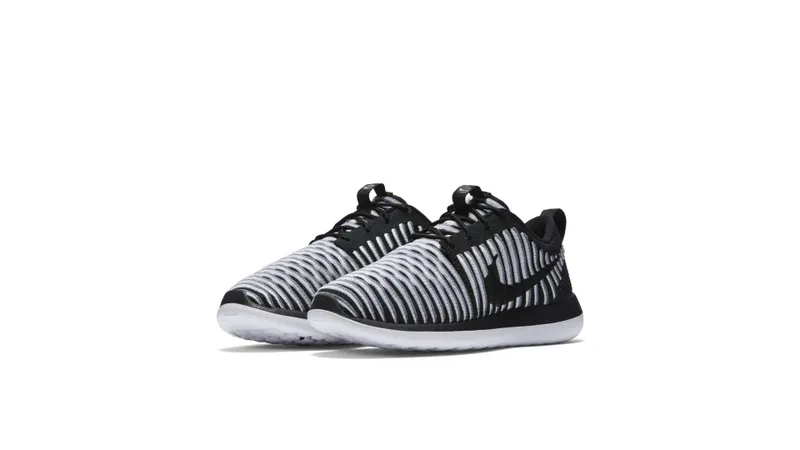 Nike Roshe Two Flyknit Black Black White (W) Black/Black/White (844929-001)