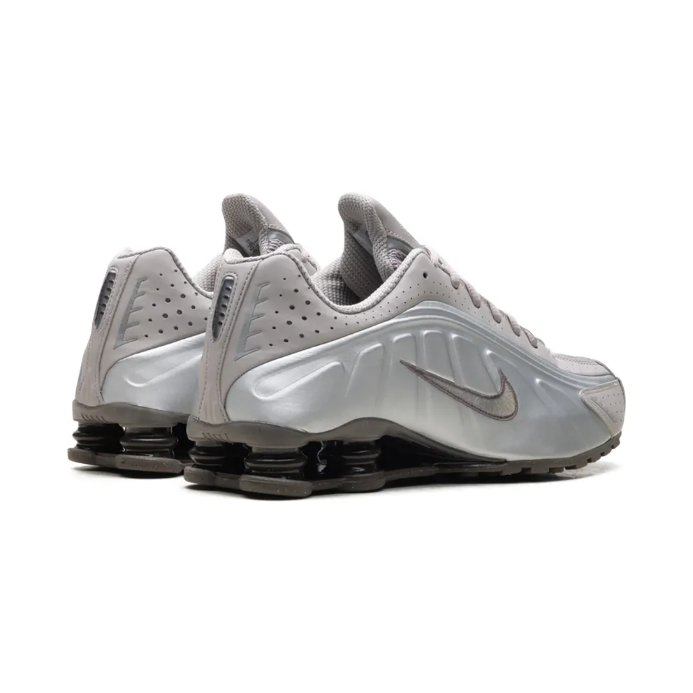 Nike Shox R4 “Cave Stone” (HQ1988-200)