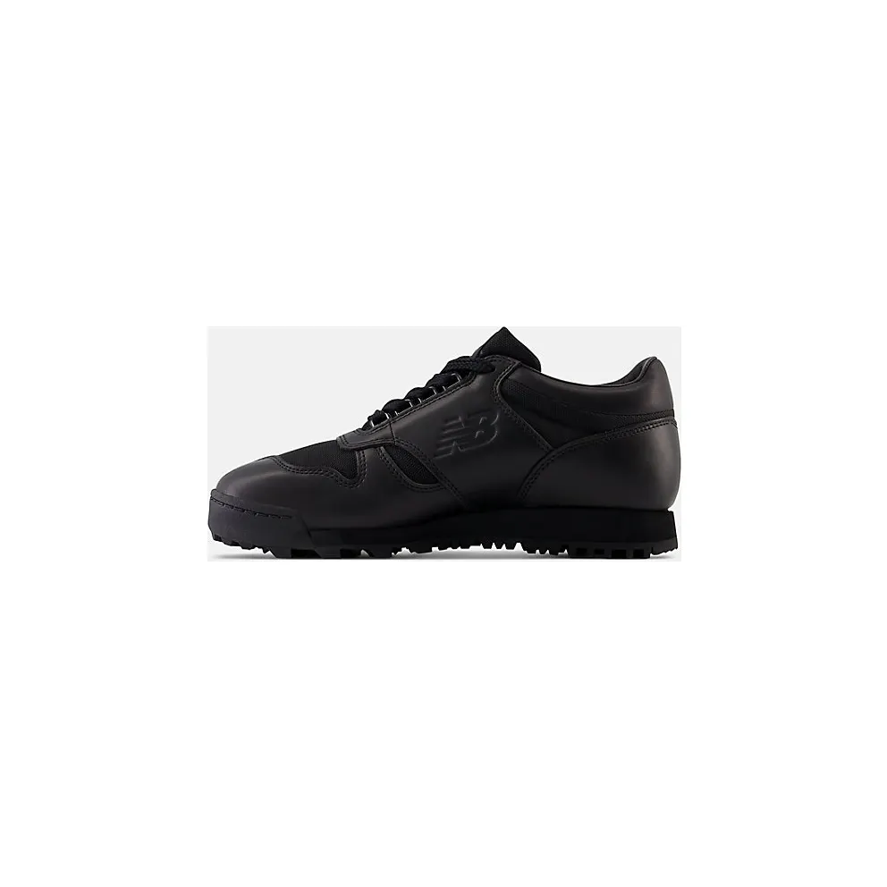 New Balance Rainier Low “Triple Black” (UALGSBBB)