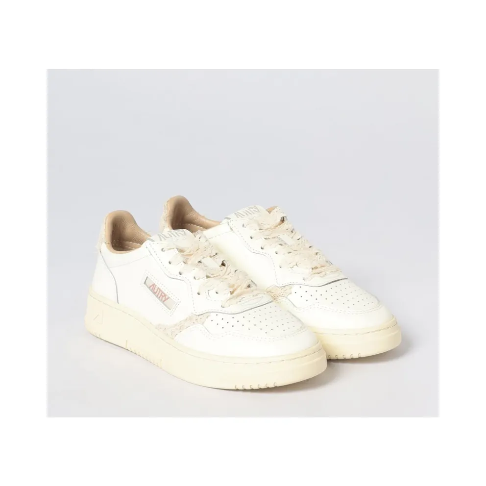Autry Medalist Low Leather Sneakers with Lace Details Black (AULWMJ01)