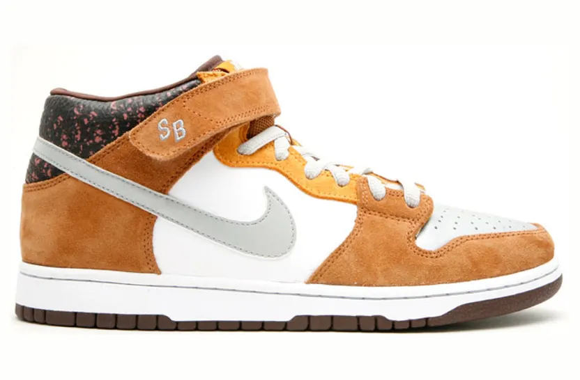 Nike SB Dunk Mid Fender Bass