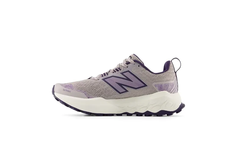 NEW BALANCE Garoé V2 “TRUFFLE SALT / BOYSENBERRY / BLACK” (WGARO9TS)