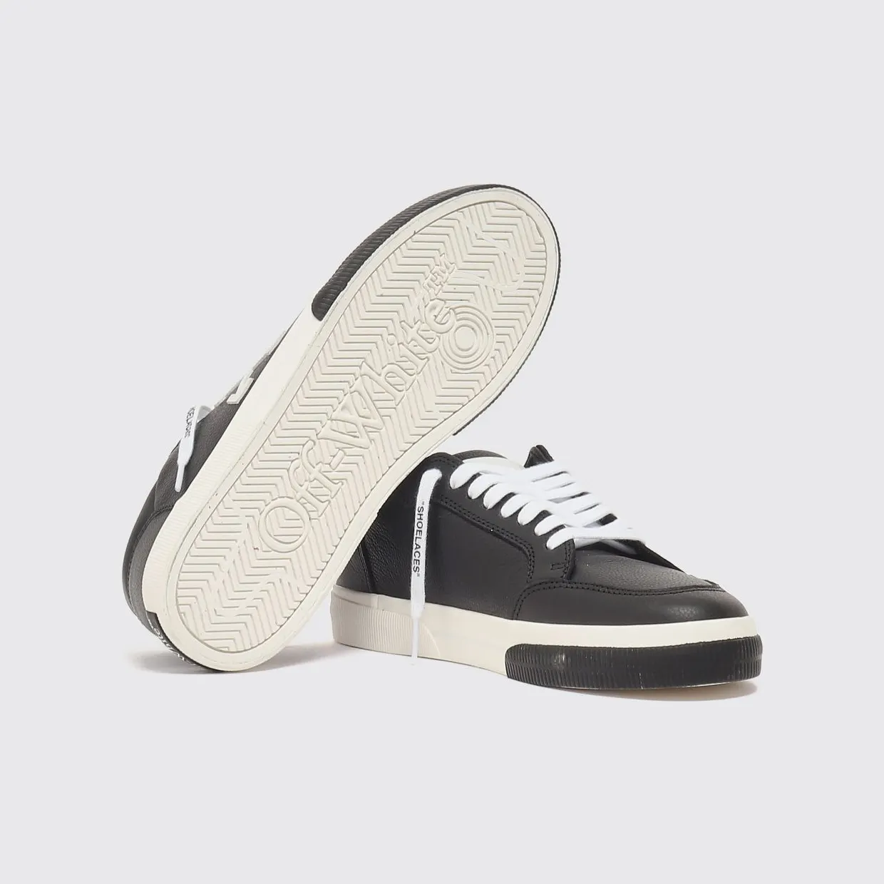 Off-White Vulcanized Low-Top Leather Sneakers with Contrasting Arrow Logo Black (OMIA293C99LEA0021001) (3)