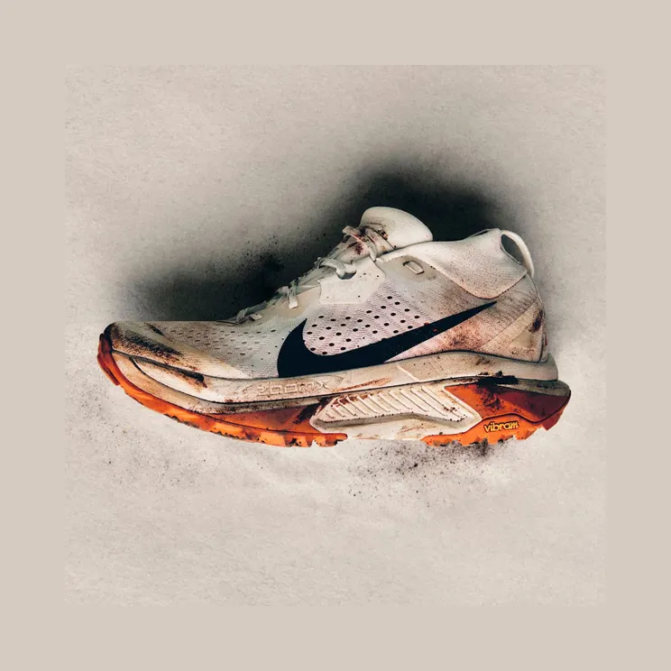 Nike ACG Zegama White Crimson “Summit White / Phantom / Safety Orange / Black” (HV8113-103)