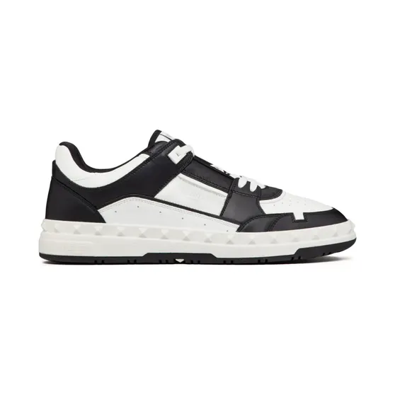 Valentino Garavani Freedots low-top van kalfsleer “Black” (YS0H43RDG)