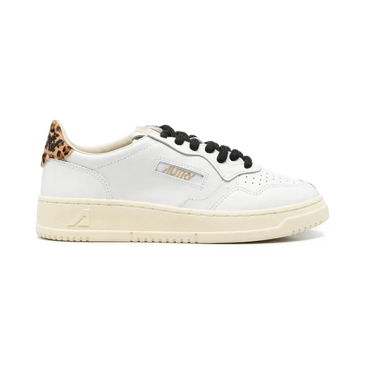 Autry Medalist LOW “White” (AULW OC02)