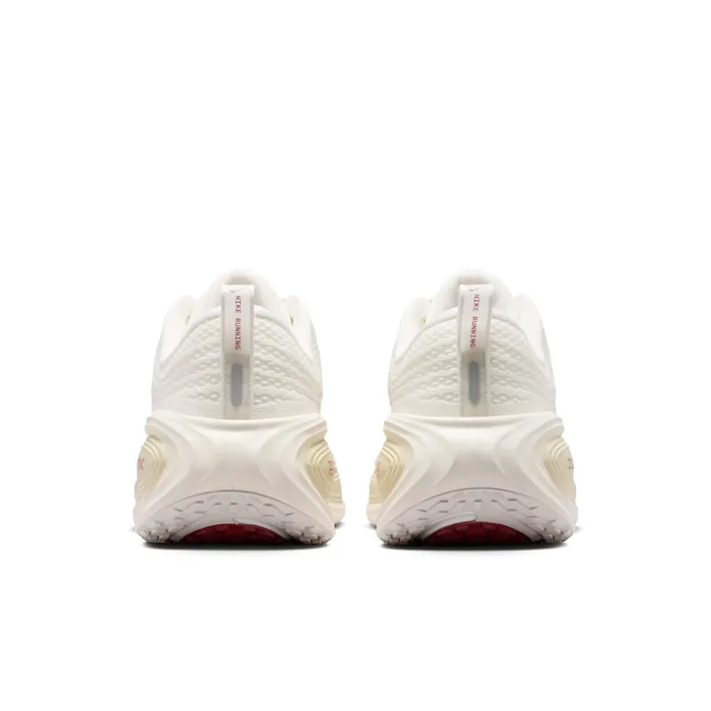 Nike Vomero Plus “Sail Metallic Gold Grain” (HV8154-109)