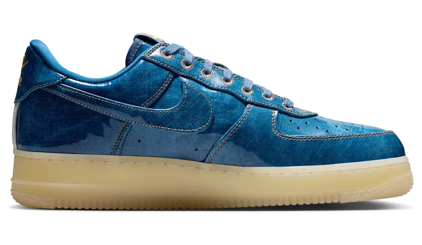 Nike Air Force 1 &ldquo;Patent Denim&rdquo;: mat en glans in blauw (3)
