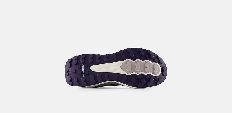 NEW BALANCE Garoé V2 “TRUFFLE SALT / BOYSENBERRY / BLACK” (WGARO9TS)