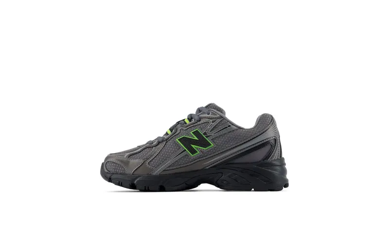 New Balance 740 Black / Green