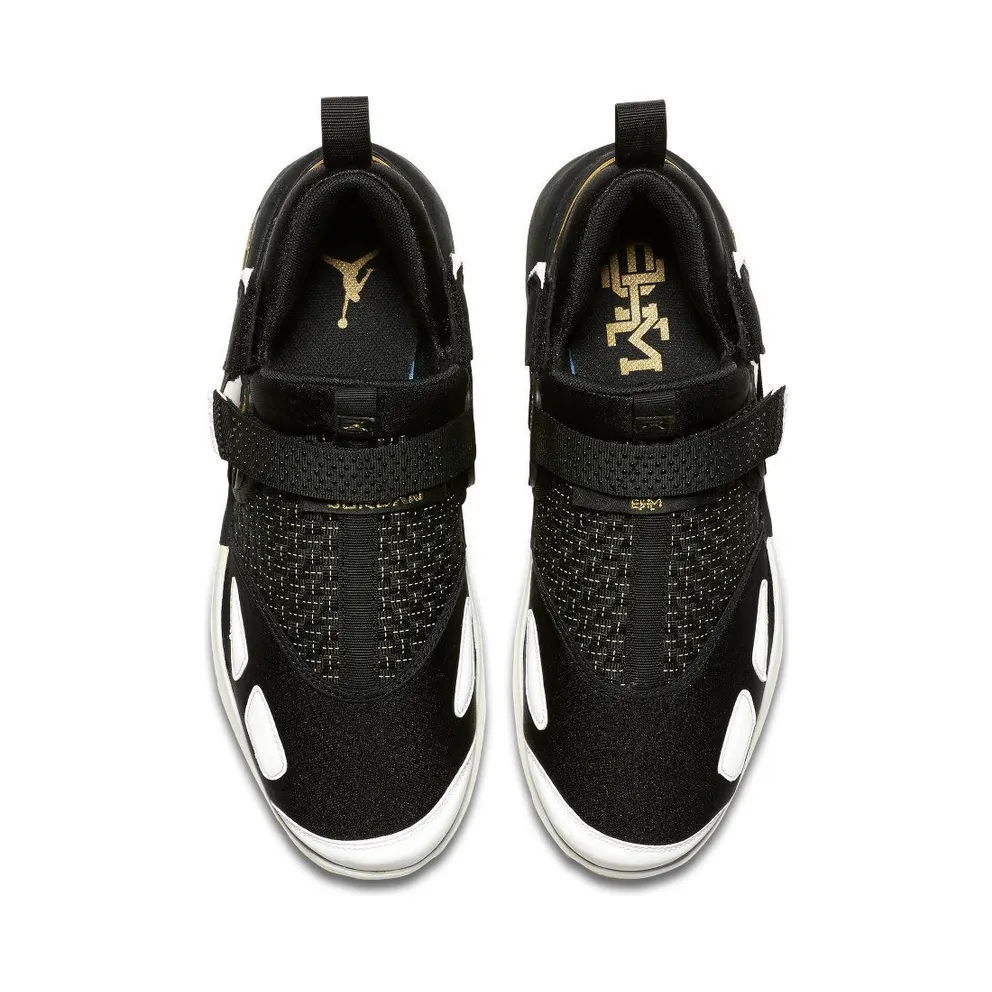 Jordan Trunner LX BHM (2017) White/Black-Metallic Gold (909408-032)