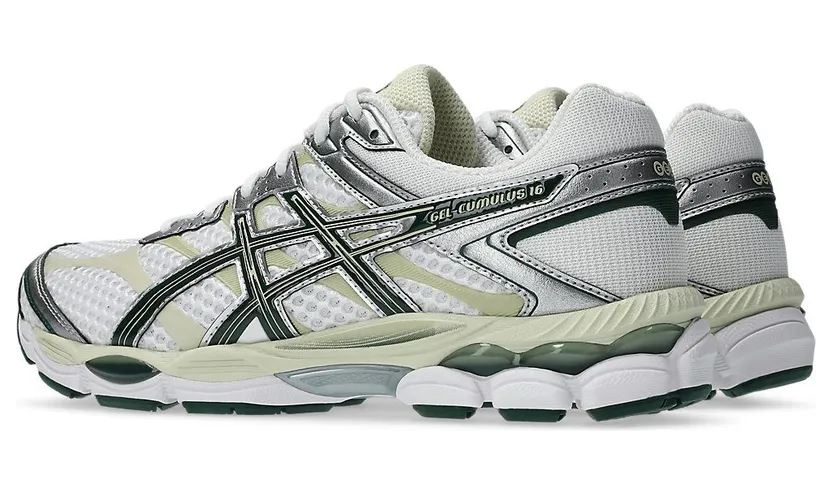 Asics Gel-Cumulus 16 “White Forest Night”: wit met een randje (3)