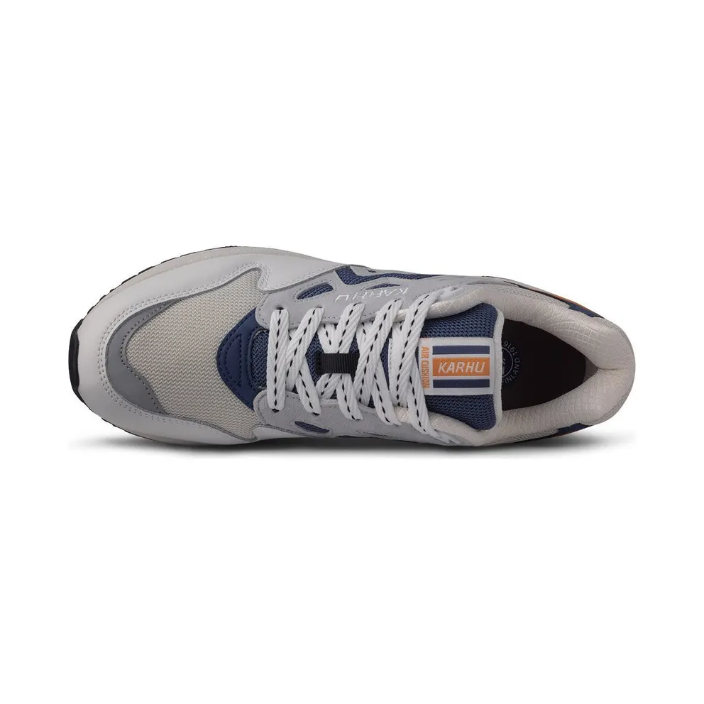Karhu Legacy 96 – “Bright White True Navy” (F806069)