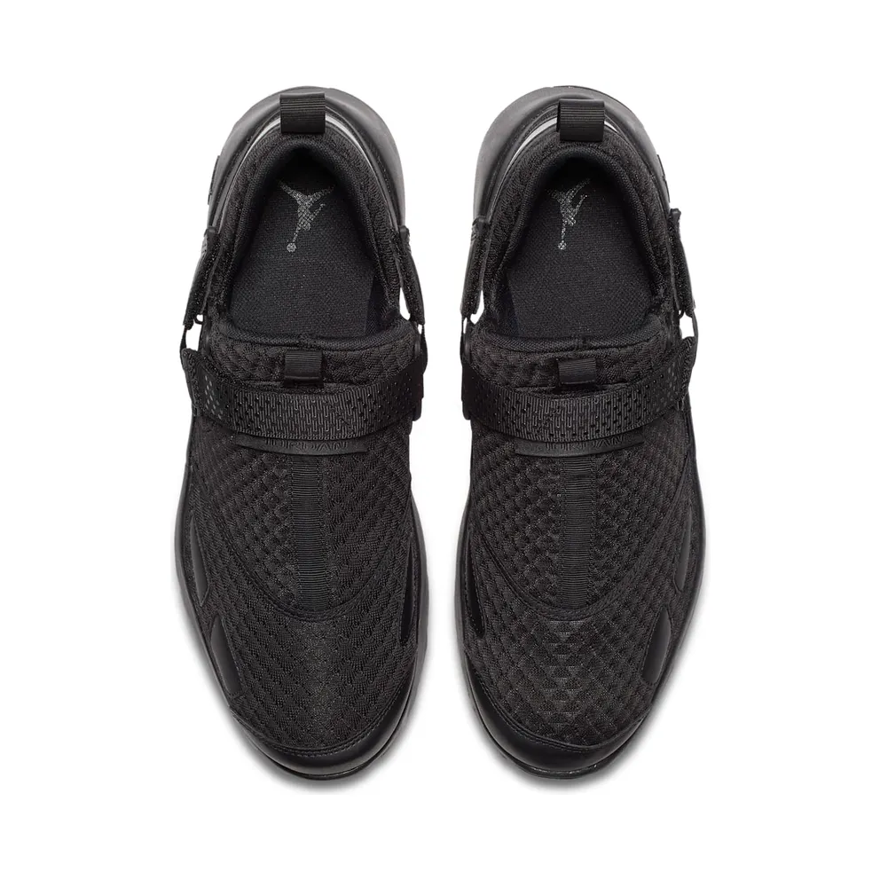 Jordan Trunner LX Triple Black Black/Black-Black (897992-020)