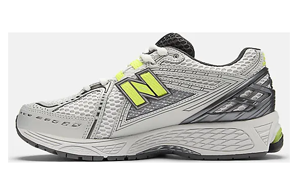 New Balance 1906 “Light Silver Metallic”: zilver met groene ondertoon (2)