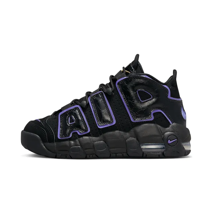 Nike Air More Uptempoen “Black / White / Metallic Gold / Action Grape” (DX5954-001)
