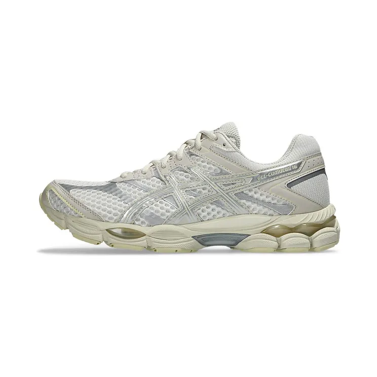 Asics Gel-Cumulus 16 “Cream Pure Silver”: één paar, heel seizoen